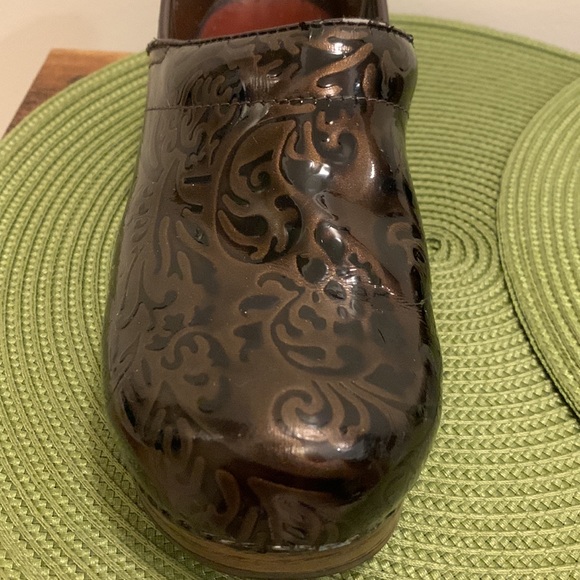 Women’s Dansko Clogs-Leather-Shine- Pattern-Size 38- Good Condition w/some Flaws - Picture 11 of 15